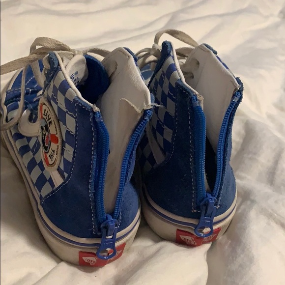 Vans - Picture 2 of 4